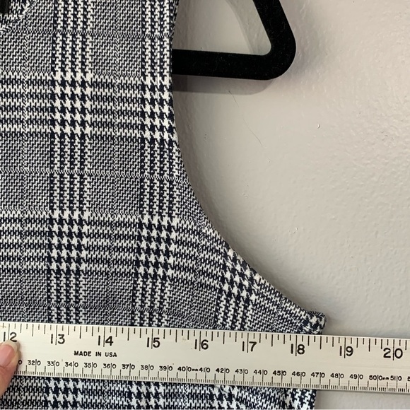 Banana Republic black and white houndstooth career wear tank. Size Mp - Picture 5 of 7